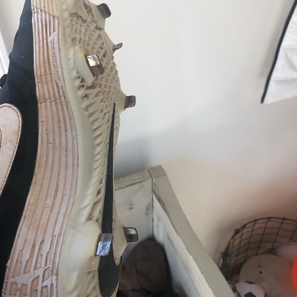 Size 8 Nike Baseball - Picture 2 of 3